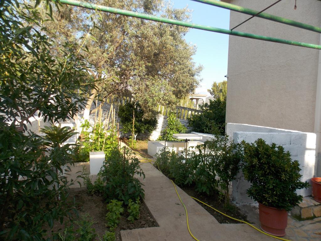 Guest House Vila Bega Sarandë Eksteriør billede